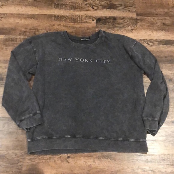 Fifth Sun Tops - NWOT! New York City embroidered gray sweatshirt